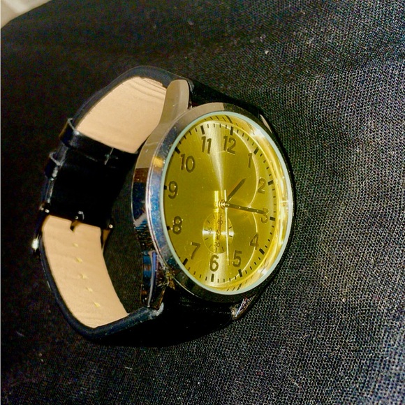 casual stainless steel gold accented quartz movement watch - Picture 3 of 5